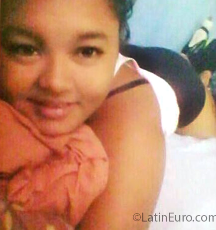 Date this good-looking Honduras girl Diana from Tegucigalpa HN2070