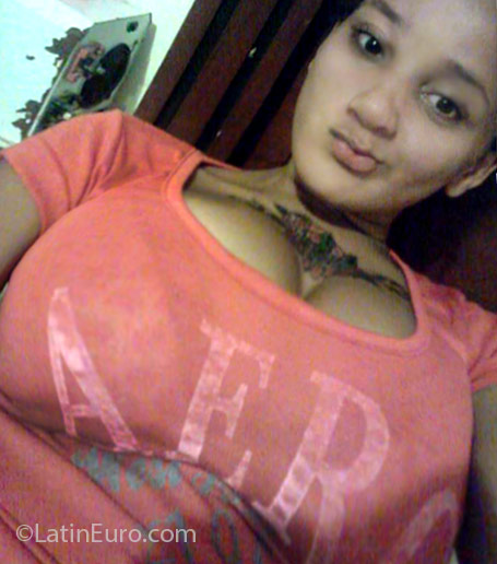 Date this nice looking Dominican Republic girl Maria from La Vega DO25218