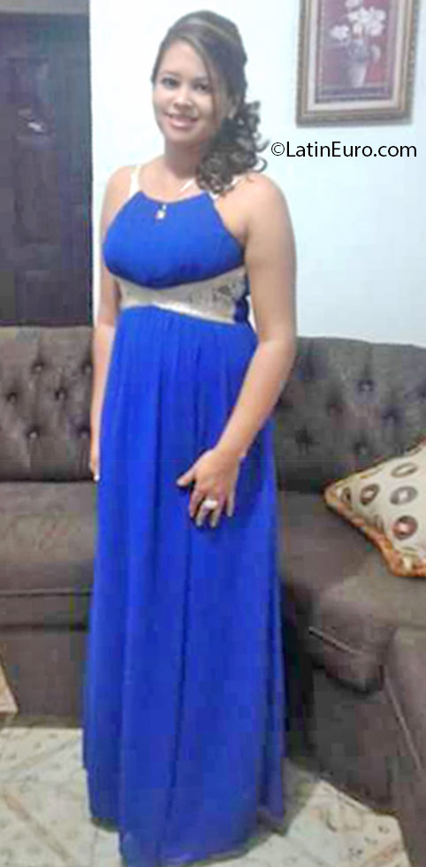 Date this sultry Honduras girl Johanna from San Pedro Sula HN2333
