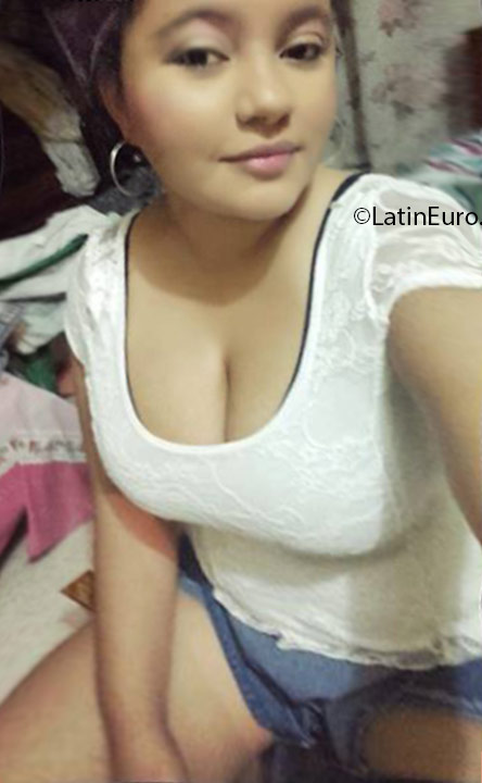 Date this beautiful Colombia girl Paula from Cartagena CO18776