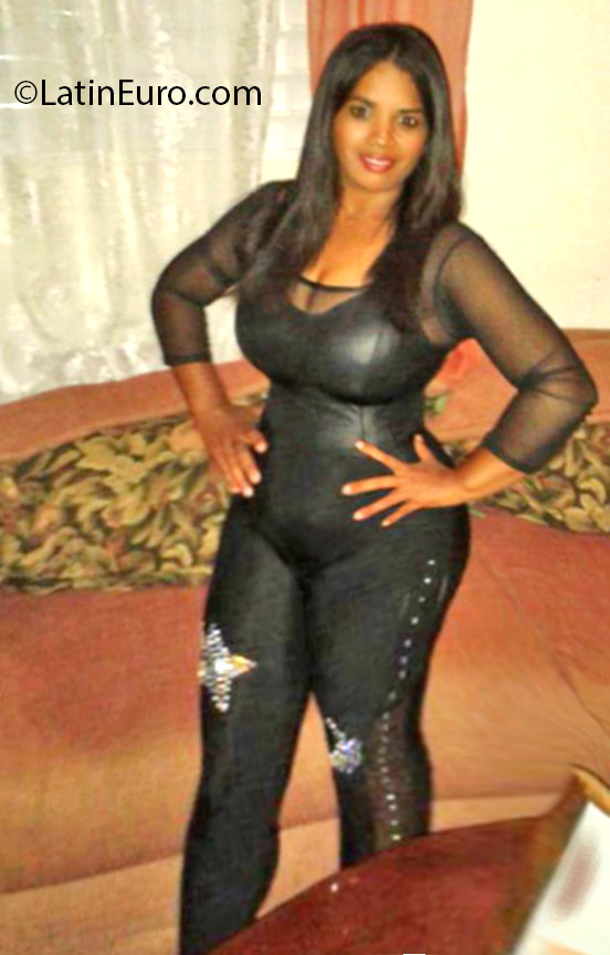 Date this charming Dominican Republic girl Andrais from Santo Domingo DO25268