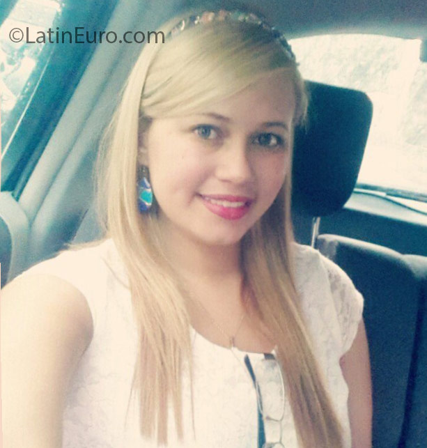 Date this attractive Panama girl Solmery from Panama PA928