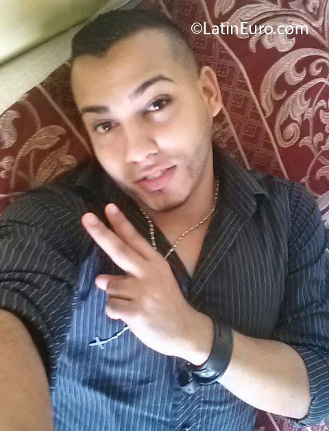 Date this voluptuous Dominican Republic man Victor from Santiago DO25287
