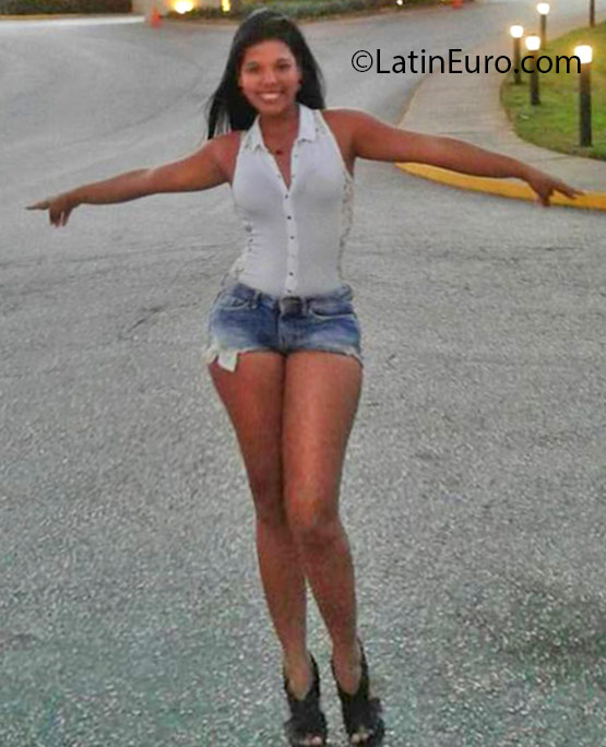 Date this stunning Colombia girl Marcella from Bogota CO20715