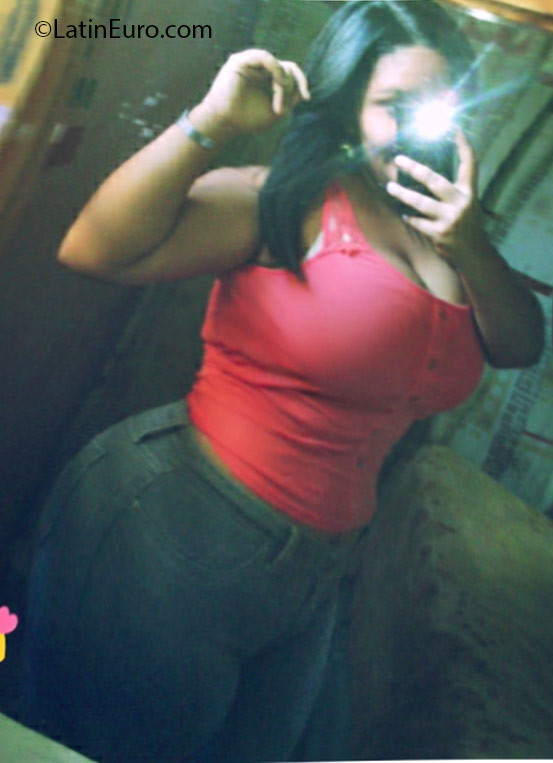 Date this gorgeous Dominican Republic girl Daniela from Santo Domingo DO31338