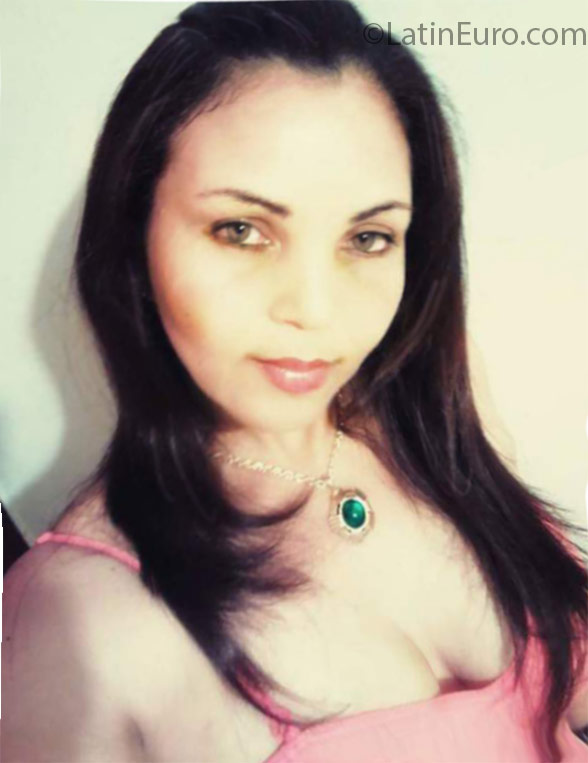 Date this happy Dominican Republic girl Alba from Santiago DO25364