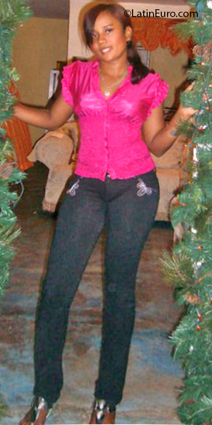 Date this nice looking Dominican Republic girl Martha from Santo Domingo DO25425