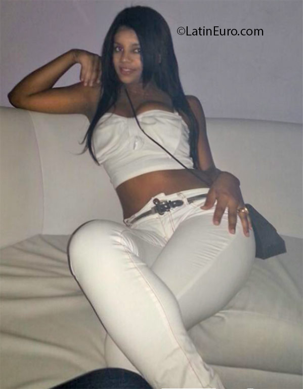 Date this delightful Dominican Republic girl Anyelinia from Santiago DO25445