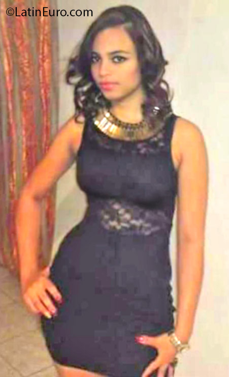 Date this sensual Dominican Republic girl Nachel from La Vega DO25446