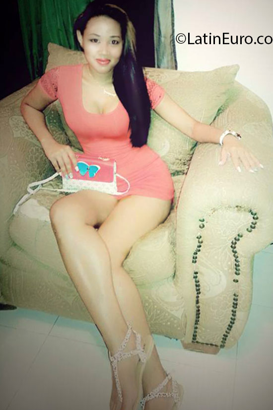 Date this foxy Dominican Republic girl Estefani from Santiago DO25483