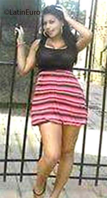 Date this sultry Colombia girl Indrid from Cucuta CO18862
