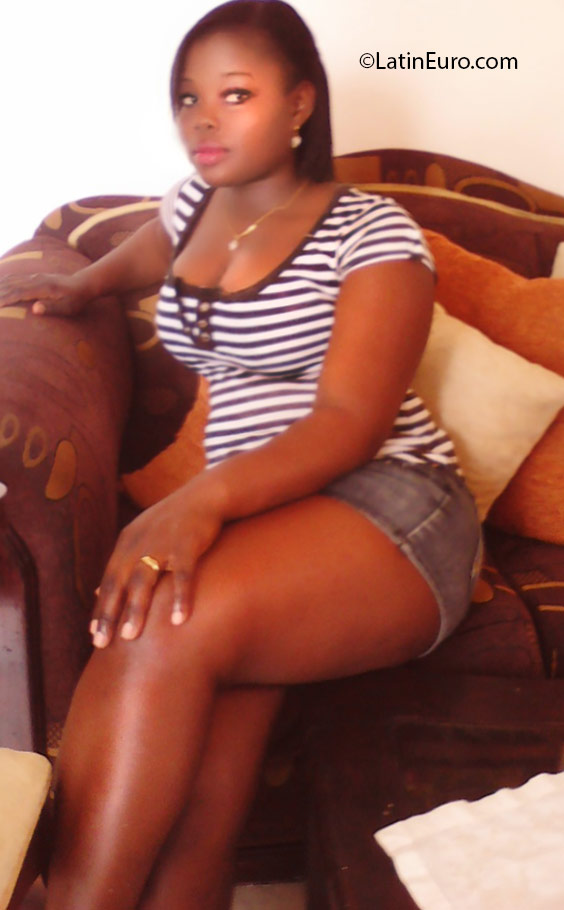 Date this good-looking Dominican Republic girl Ana from Santo Domingo DO25588
