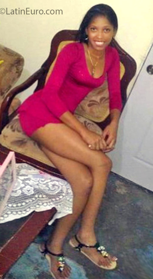 Date this good-looking Dominican Republic girl Esther M Vicios from Santo Domingo DO25607