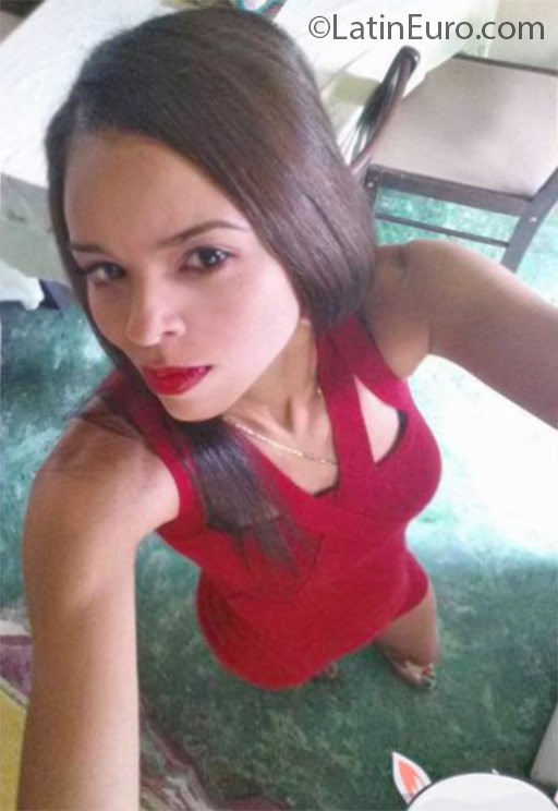 Date this foxy Dominican Republic girl Ana from Santiago DO25612