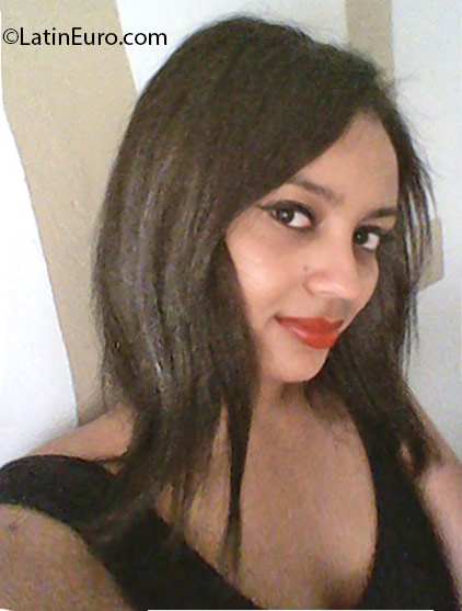 Date this lovely Honduras girl Stefeny from Puerto Cortes HN2159