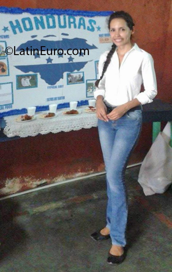 Date this good-looking Honduras girl Martinez from Tegucigalpa HN2165