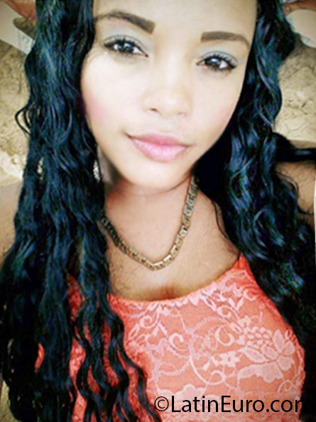 Date this athletic Dominican Republic girl Naikey from Santo Domingo DO25700