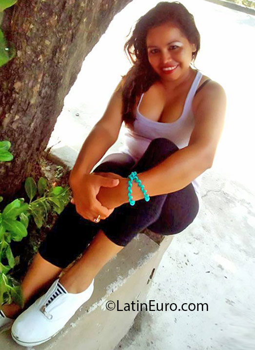 Date this funny Honduras girl Dairla from San Pedro Sula HN2173