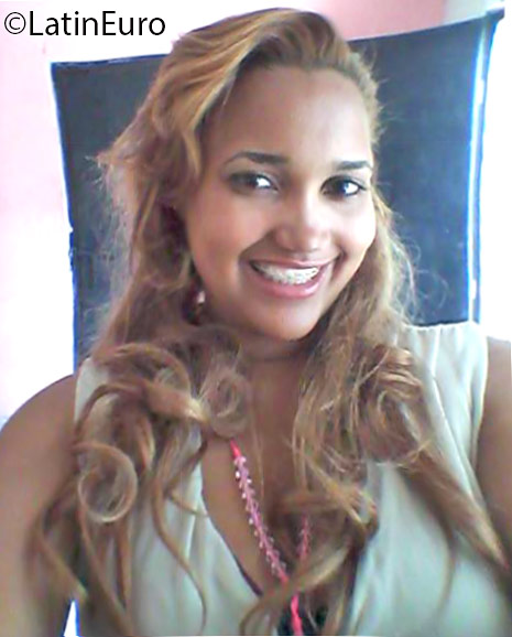 Date this sultry Dominican Republic girl Aprenda from Bonao DO25743