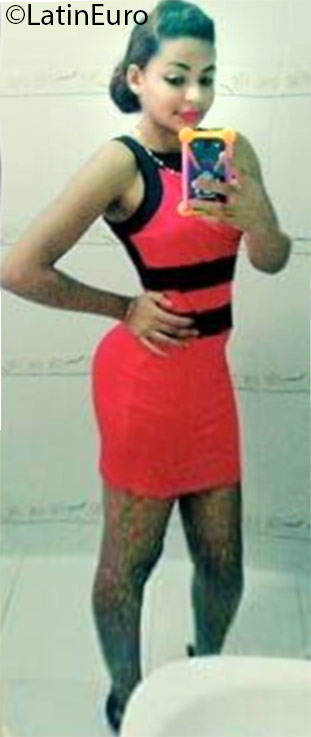 Date this happy Dominican Republic girl Derlin from Puerto Plata DO25754