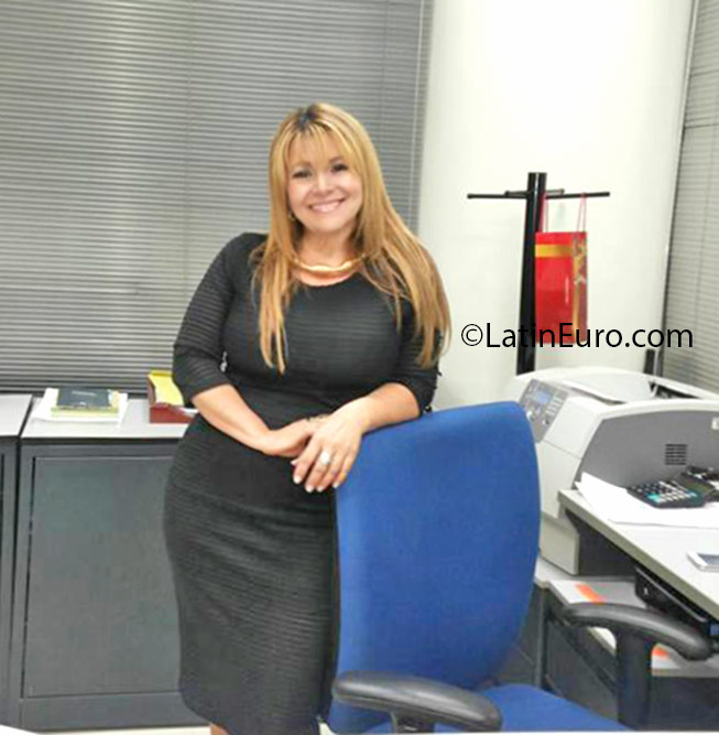Date this cute Colombia girl Mariania from Medellin CO18952
