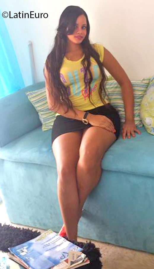 Date this happy Dominican Republic girl Brenda from Puerto Plata DO25793