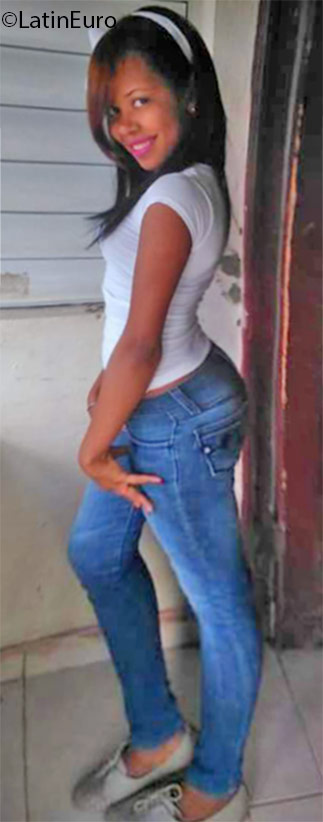 Date this exotic Dominican Republic girl Leidy from Santo Domingo DO25796