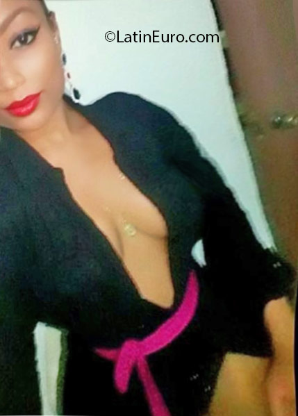 Date this gorgeous Dominican Republic girl Caroline from Santiago DO25801