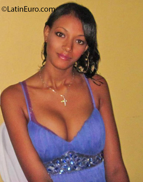 Date this exotic Dominican Republic girl Hermilan from Santo Domingo DO25805