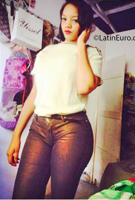 Date this voluptuous Dominican Republic girl Yuaisy from Puerto Plata DO25821