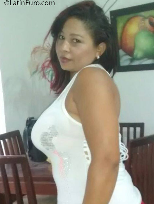 Date this athletic Colombia girl Yanelis from Cartagena CO18963