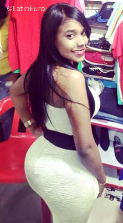 Date this gorgeous Dominican Republic girl Yoselin from Santiago DO25854