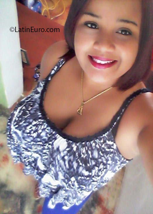 Date this sultry Dominican Republic girl Ricaurie from La Romana DO25856
