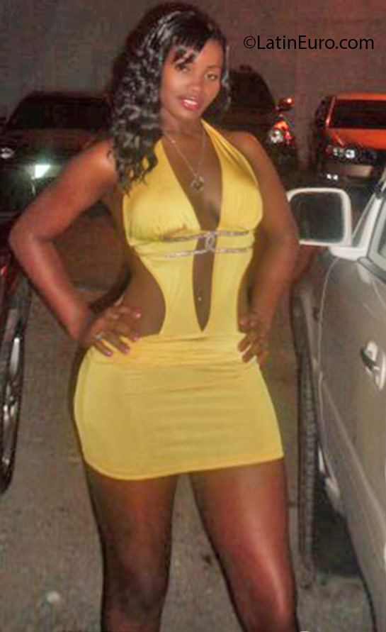 Date this fun Jamaica girl Raquel from Kingston JM2316
