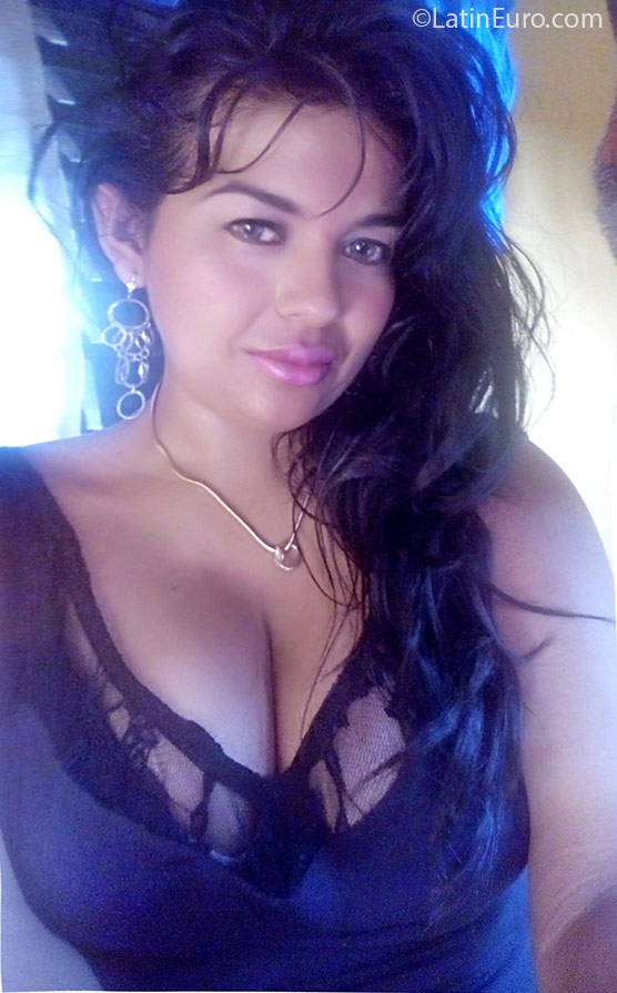 Date this stunning Colombia girl Dary from Medellin CO18980