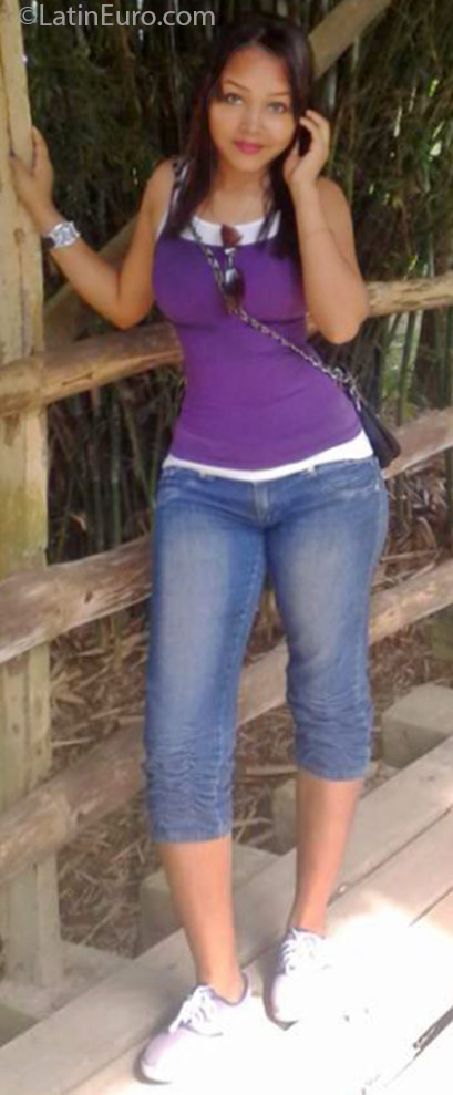 Date this foxy Honduras girl PRETTYANDLOVING from La Ceiba HN2195
