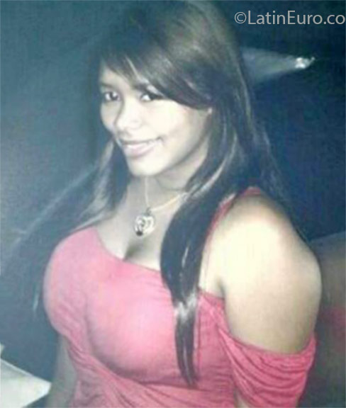 Date this attractive Dominican Republic girl Wally from Santo Domingo DO25878