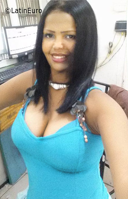 Date this foxy Dominican Republic girl Angelica from Santo Domingo DO25892