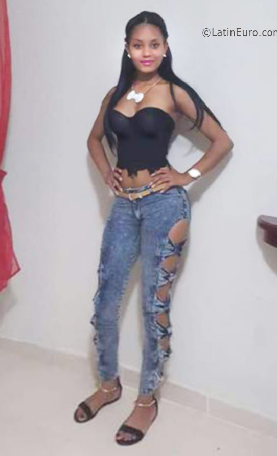 Date this foxy Dominican Republic girl Rene from Puerto Plata DO25922