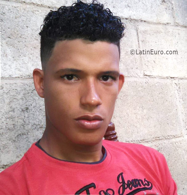 Date this attractive Dominican Republic man Alfonso from mao DO25925