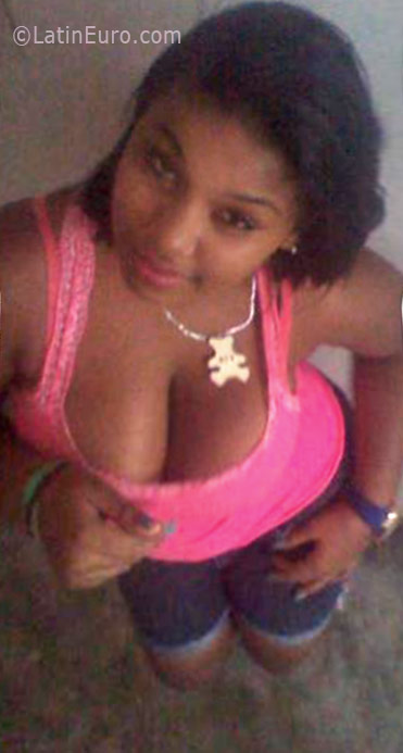 Date this happy Dominican Republic girl Stephany from Santiago DO25927