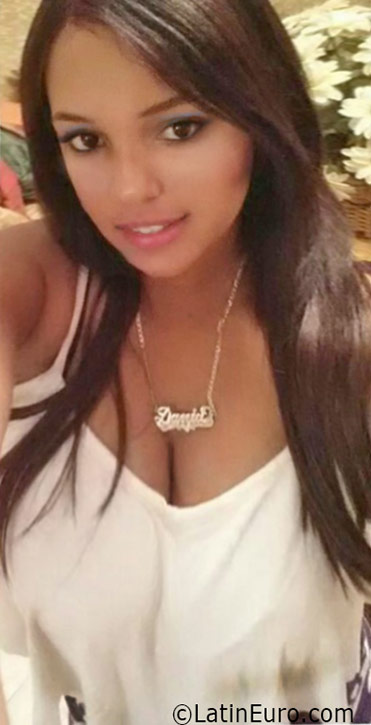 Date this nice looking Dominican Republic girl Dania from Santo Domingo DO25944