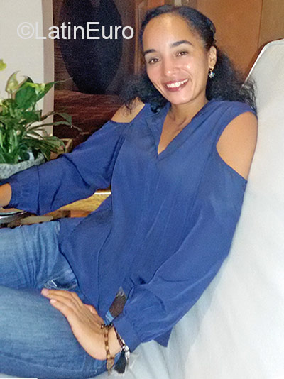 Date this foxy Dominican Republic girl Anny from Santo Domingo DO25971