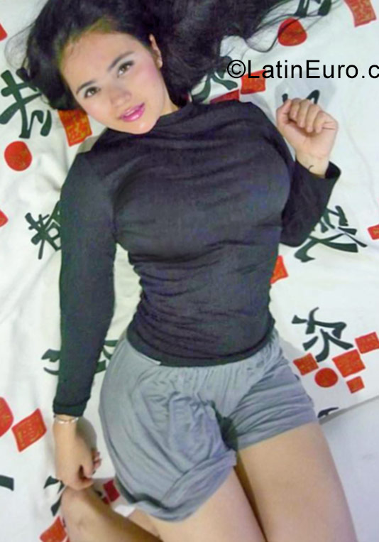 Date this sensual Colombia girl Deisy from medellin CO19029