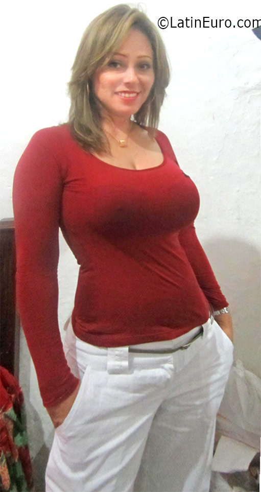 Date this foxy Colombia girl Yisel from Medellin CO19049