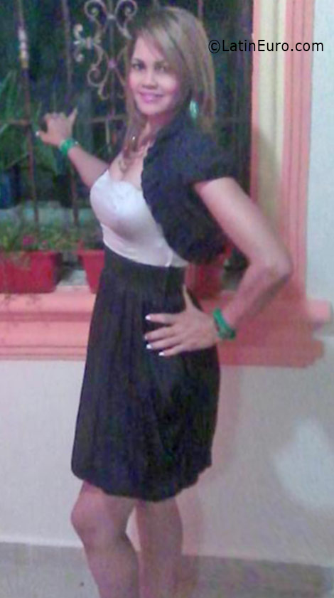 Date this beautiful Dominican Republic girl Virginia from Santo Domingo DO26337