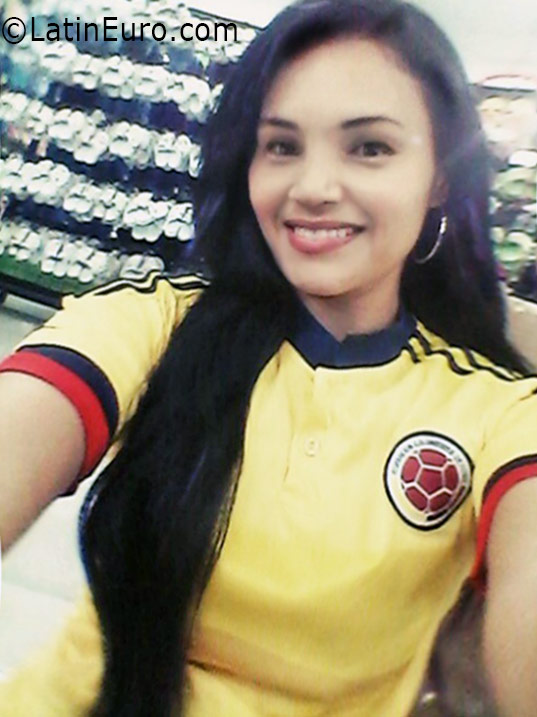 Date this funny Colombia girl Leydis from Barranquilla CO19087
