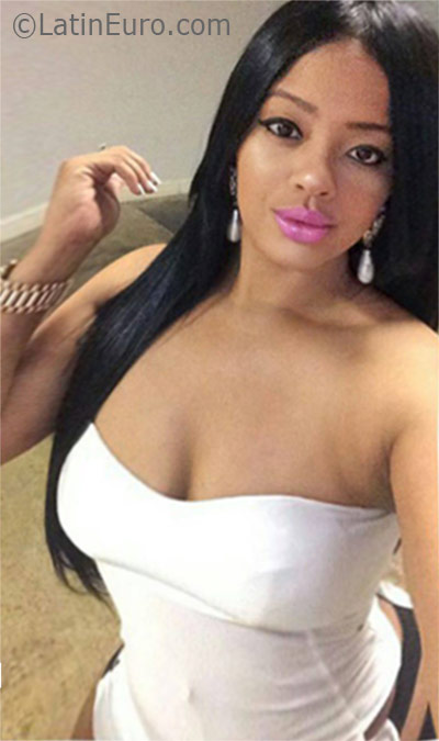 Date this passionate Dominican Republic girl Mariposa from Santo Domingo DO26109