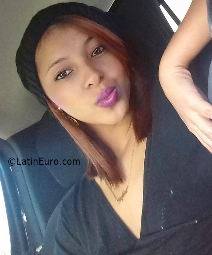 Date this exotic Brazil girl Marcelle from Rio De Janeiro BR9714