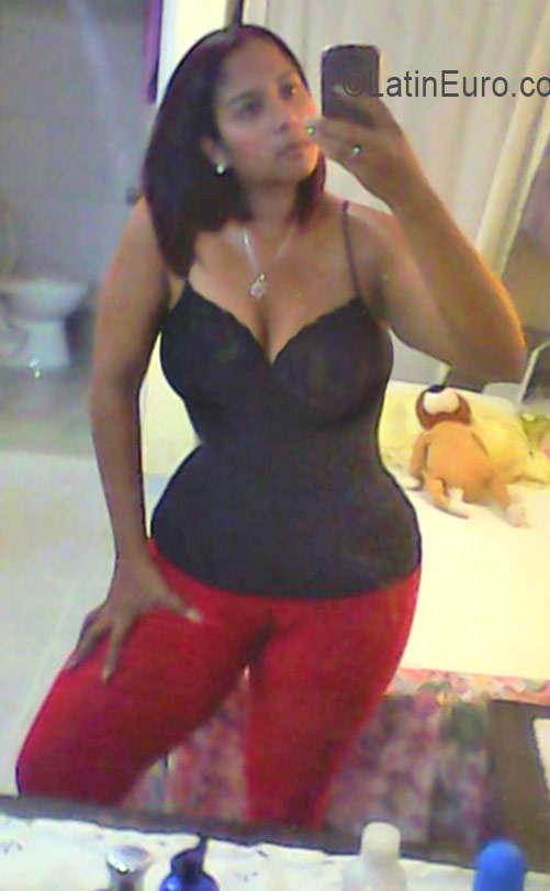 Date this foxy Dominican Republic girl Katherine from Santo Domingo DO26171